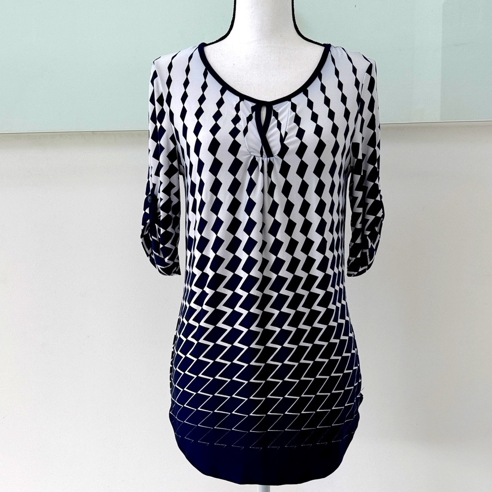 Perception Concept White & Navy Rhomboid Print Blouse – Size Medium